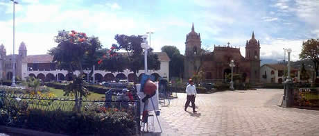 PLAZA DE ARMAS DE AYACUCHO LADO ESTE