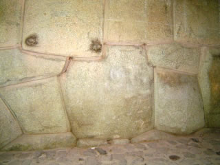 PIEDRA DE LOS 13 ANGULOS