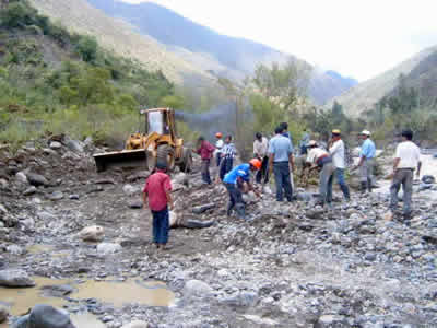 ACTIVIDAD MUNICIPAL DE LIMPIEZA DEL RIO HUACARMAYO 03