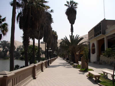 MALECON DE LA LAGUNA HUACACHINA 08