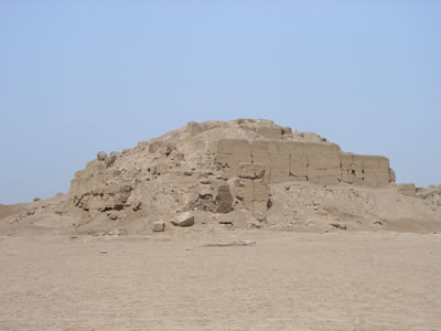 HUACA LA CENTINELA PIRAMIDE CON RAMPAS LATERALES 03