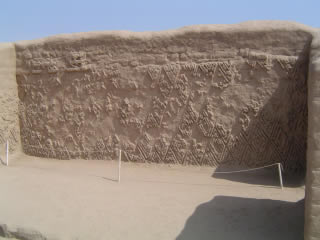 Huaca La Esmeralda 01