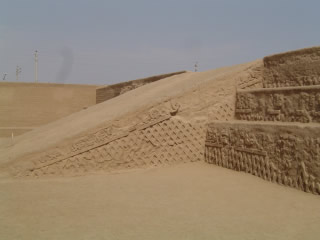 Huaca La Esmeralda 06