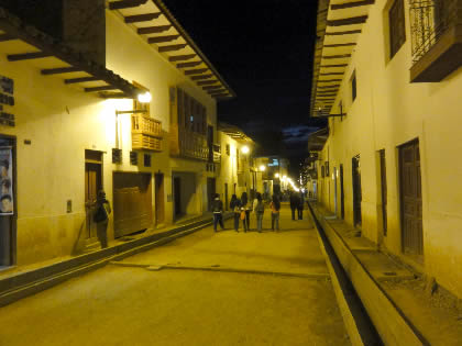 CHACHAPOYAS DE NOCHE 01