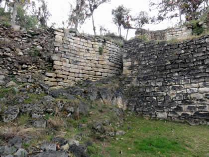 COMPLEJO ARQUEOLOGICO MONUMENTAL KUELAP - EL CASTILLO 01