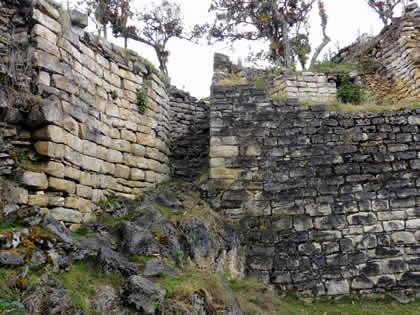 COMPLEJO ARQUEOLOGICO MONUMENTAL KUELAP - EL CASTILLO 02