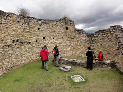 COMPLEJO ARQUEOLOGICO MONUMENTAL KUELAP - ESTRUCTURAS E2 Y E3 07