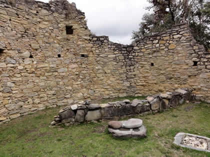 COMPLEJO ARQUEOLOGICO MONUMENTAL KUELAP - ESTRUCTURAS E2 Y E3 16