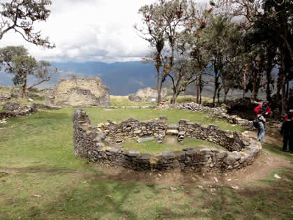 COMPLEJO ARQUEOLOGICO MONUMENTAL KUELAP - ESTRUCTURAS E2 Y E3 19