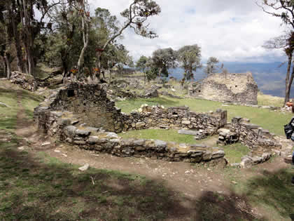 COMPLEJO ARQUEOLOGICO MONUMENTAL KUELAP - ESTRUCTURAS E2 Y E3 20