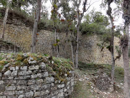 COMPLEJO ARQUEOLOGICO MONUMENTAL KUELAP - GRAN MURALLA EXTERNA PUEBLO ALTO 03