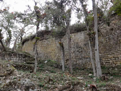 COMPLEJO ARQUEOLOGICO MONUMENTAL KUELAP - GRAN MURALLA EXTERNA PUEBLO ALTO 05