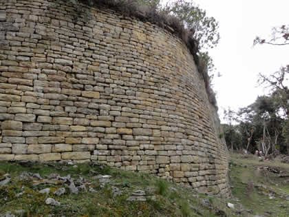 COMPLEJO ARQUEOLOGICO MONUMENTAL KUELAP - GRAN MURALLA EXTERNA PUEBLO ALTO 07