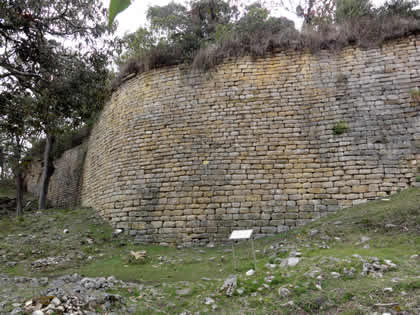 COMPLEJO ARQUEOLOGICO MONUMENTAL KUELAP - GRAN MURALLA EXTERNA PUEBLO ALTO 09