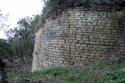 COMPLEJO ARQUEOLOGICO MONUMENTAL KUELAP - GRAN MURALLA EXTERNA PUEBLO ALTO 16