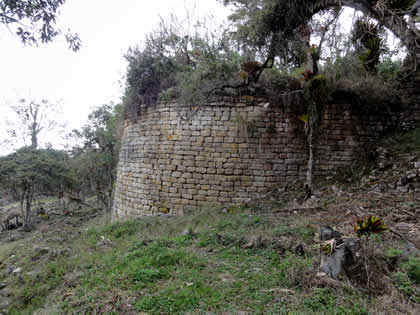 COMPLEJO ARQUEOLOGICO MONUMENTAL KUELAP - GRAN MURALLA EXTERNA PUEBLO ALTO 17