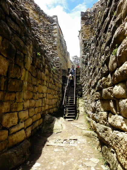 COMPLEJO ARQUEOLOGICO MONUMENTAL KUELAP - ACCESO 01 05