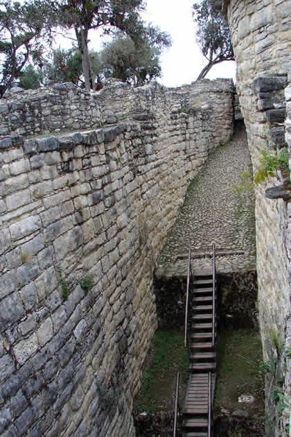 COMPLEJO ARQUEOLOGICO MONUMENTAL KUELAP - ACCESO 01 11