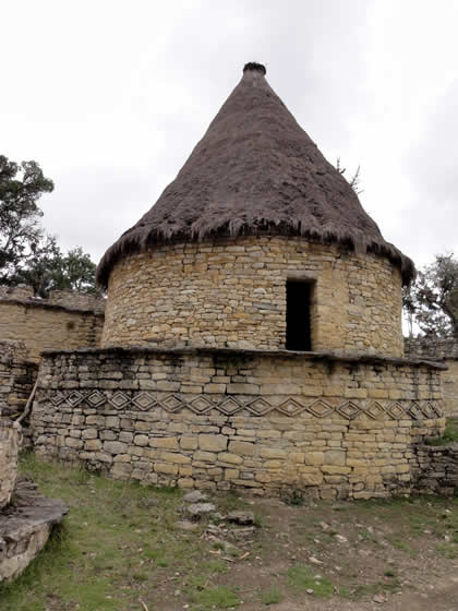 COMPLEJO ARQUEOLOGICO MONUMENTAL KUELAP - CASA RECONSTRUIDA 05