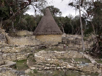 COMPLEJO ARQUEOLOGICO MONUMENTAL KUELAP - CASA RECONSTRUIDA 09