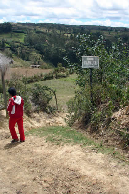 CAMINATA A LOS SARCOFAGOS DE KARAJIA 07