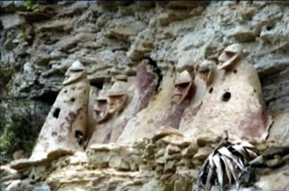 SARCOFAGOS Y MAUSOLEOS DE LA CULTURA CHACHAPOYAS 01