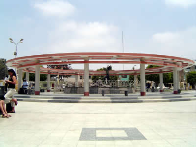 PILETA EN LA PLAZA DE ARMAS