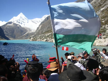 CANOTAJE EN LA LAGUNA PARON