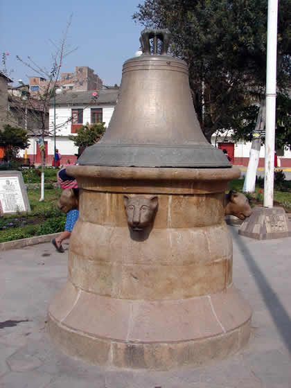 PLAZA DE ARMAS DE ANDAHUAYLAS 03