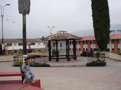 PLAZA DE ARMAS DE CURAHUASI 01