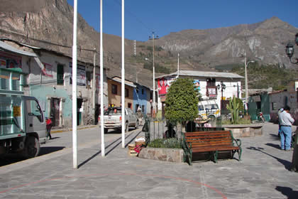 PLAZA PRINCIPAL COTAHUASI 04