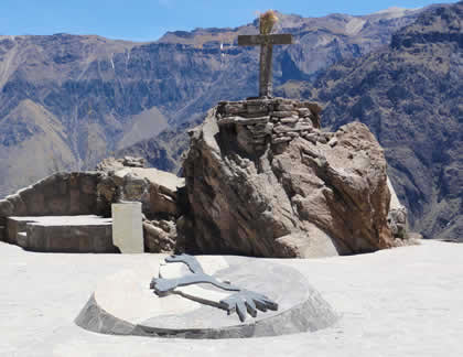 TRAJE TIPICO DEL VALLE DEL COLCA 01