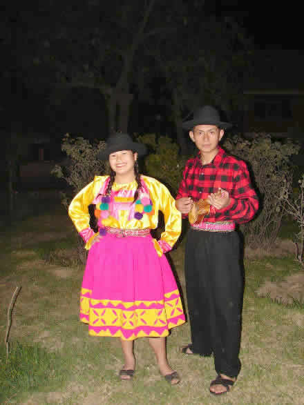 TRAJE TIPICO DANZA CARNAVAL HUANCAPI