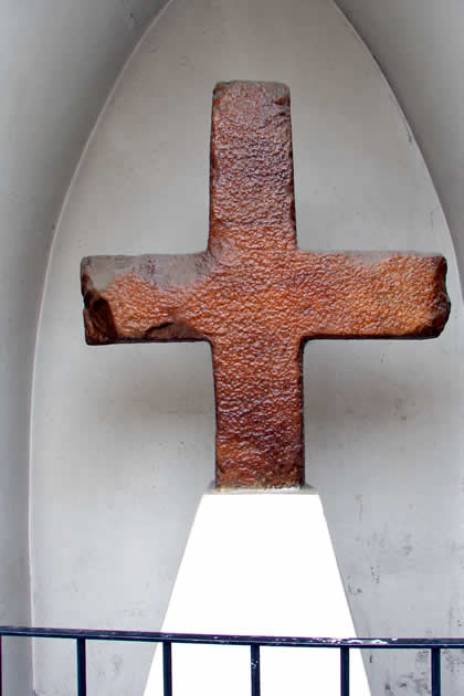 CRUZ DE PIEDRA 05