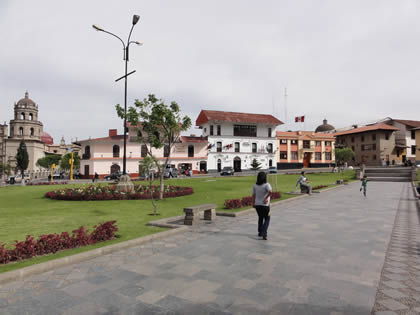 PLAZA DE ARMAS DE CAJAMARCA 07