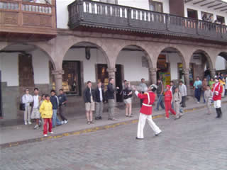 DESFILE ALUMNOS COLEGIO NACIONAL DE CIENCIAS Y ARTES DEL CUSCO 03