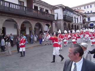 DESFILE ALUMNOS COLEGIO NACIONAL DE CIENCIAS Y ARTES DEL CUSCO 04
