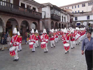 DESFILE ALUMNOS COLEGIO NACIONAL DE CIENCIAS Y ARTES DEL CUSCO 05