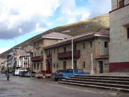 PLAZA DE ARMAS DE HUANCAVELICA 04