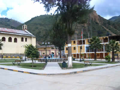 PLAZA PRINCIPAL DE HUACAR 01