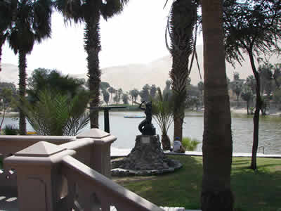 MALECON DE LA LAGUNA HUACACHINA 04