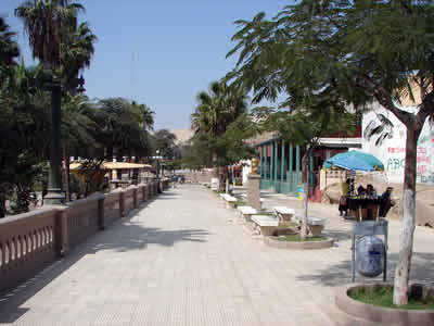 MALECON DE LA LAGUNA HUACACHINA 07