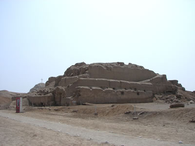 HUACA LA CENTINELA PIRAMIDE CON RAMPAS LATERALES 02