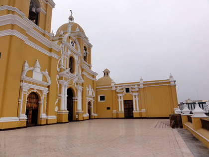 http://www.perutoptours.com/jpg/12ll/iglesia_catedral_de_trujillo_04.jpg