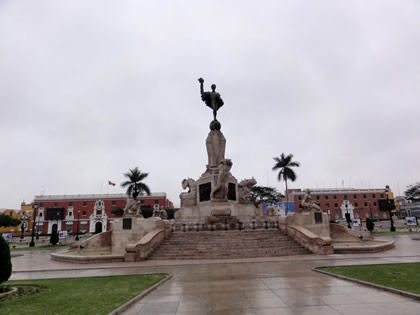 PLAZA DE ARMAS DE TRUJILLO 02