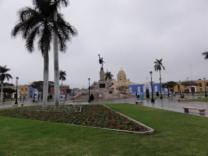 PLAZA DE ARMAS DE TRUJILLO 06