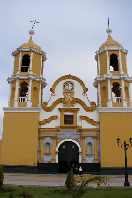 PLAZA DE ARMAS DE SAN PEDRO DE LLOC 03