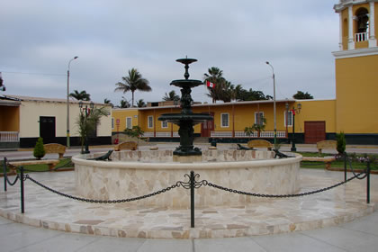 PLAZA DE ARMAS DE SAN PEDRO DE LLOC 04