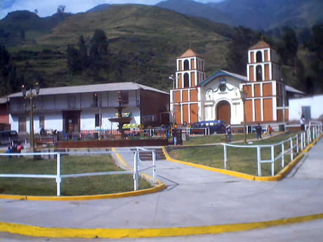 plaza principal obrajillo