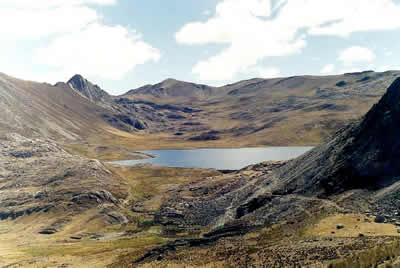 LAGUAN DE HUANTUSH EN SANTA CRUZ DE ANDAMARCA